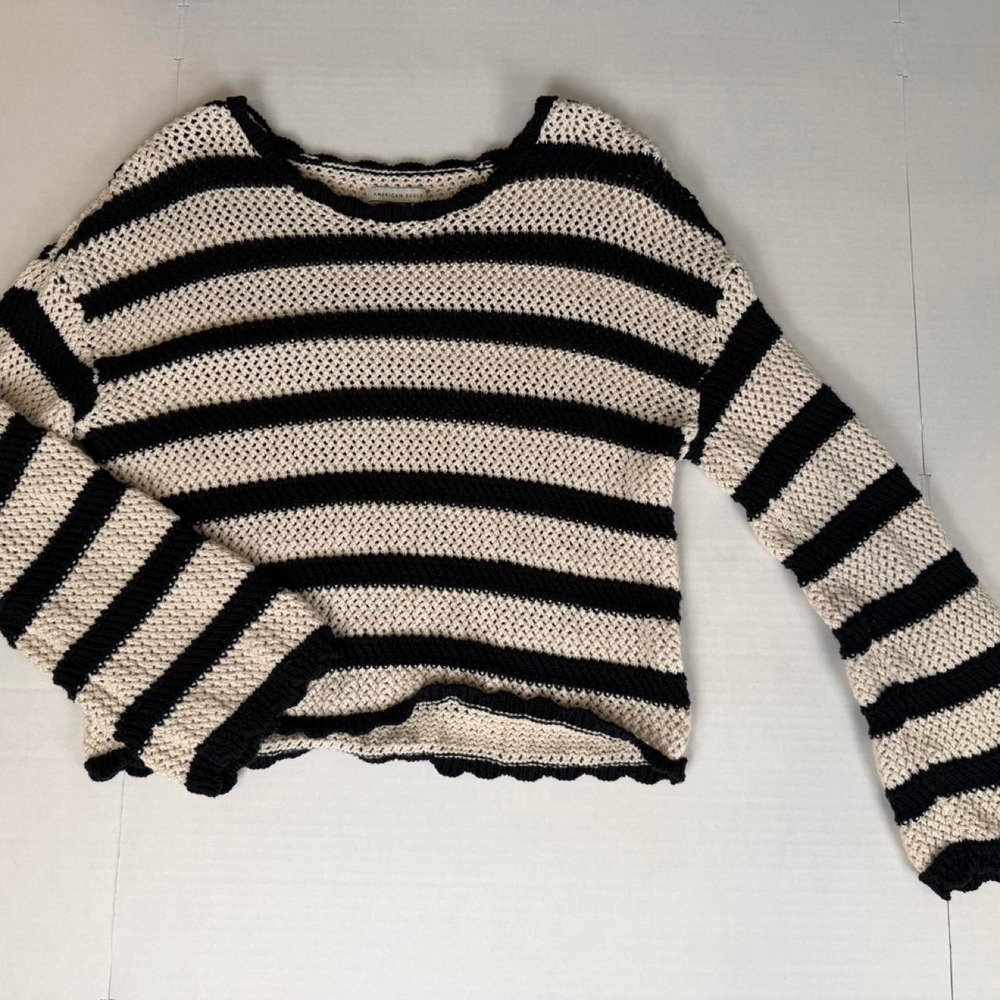 American Eagle Black Cream Striped Cropped Knit Sweater Small
